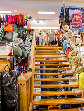 Bild: Aufgang zur 2. Etage im Erlebnisfachmarkt