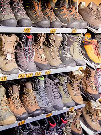 Bild: Wanderschuhe im Erlebnisfachmarkt